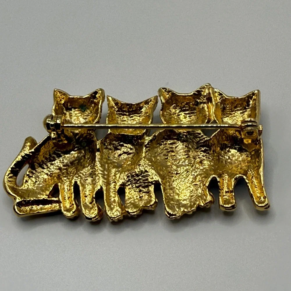 Vintage Black White Enamel Four Cats Brooch Gold Tone Rhinestone Eye Kitten Pin